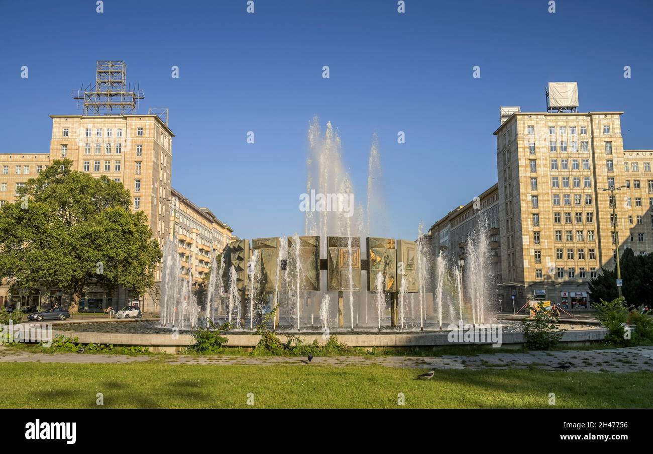 Brunnen, Strausberger Platz, Friedrichshain di Berlino, Deutschland Foto Stock