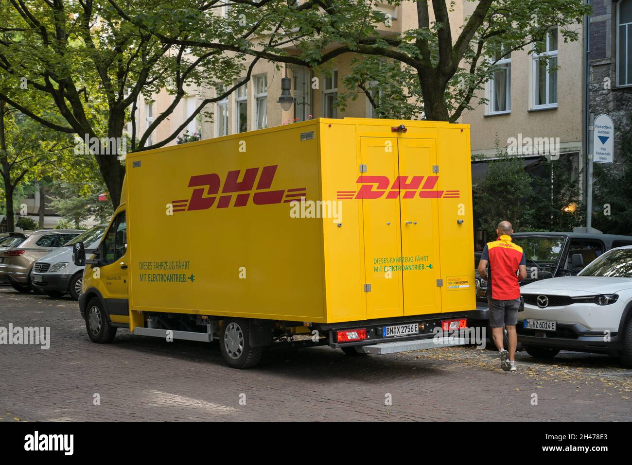 DHL Transporter, Wilmersdorf, Charlottenburg-Wilmersdorf, Berlino, Germania Foto Stock