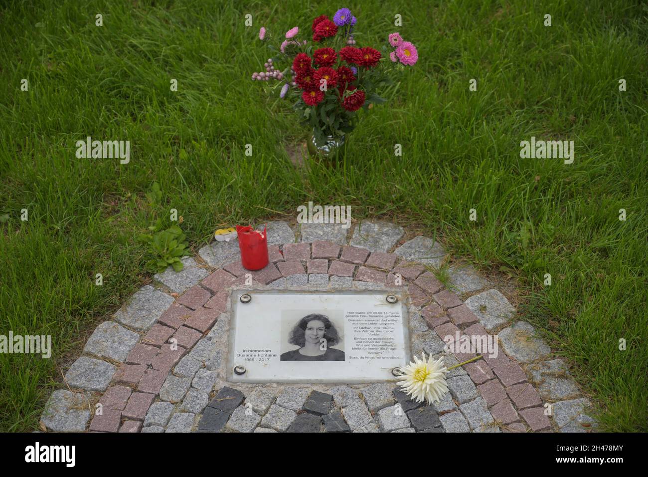 Gedenken Mordopfer Susanne Fontaine, Hardenbergplatz, Tiergarten, Mitte, Berlino, Germania Foto Stock
