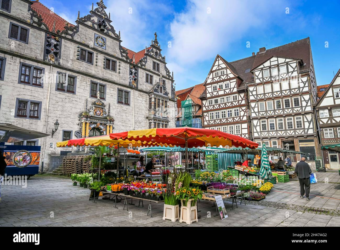 Wochenmarkt, Rathaus, Marktplatz, Altstadt, Hannoversch Münden, Niedersachsen, Germania Foto Stock