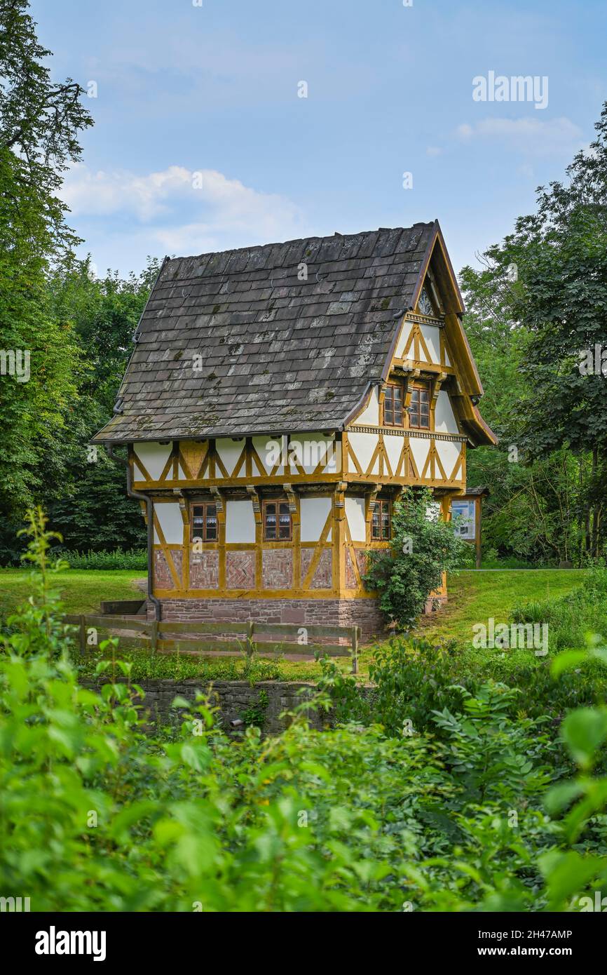 Altes Pegelhaus an der Weser, Holzminden, Niedersachsen, Germania Foto Stock