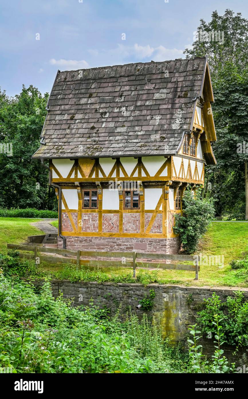 Altes Pegelhaus an der Weser, Holzminden, Niedersachsen, Germania Foto Stock