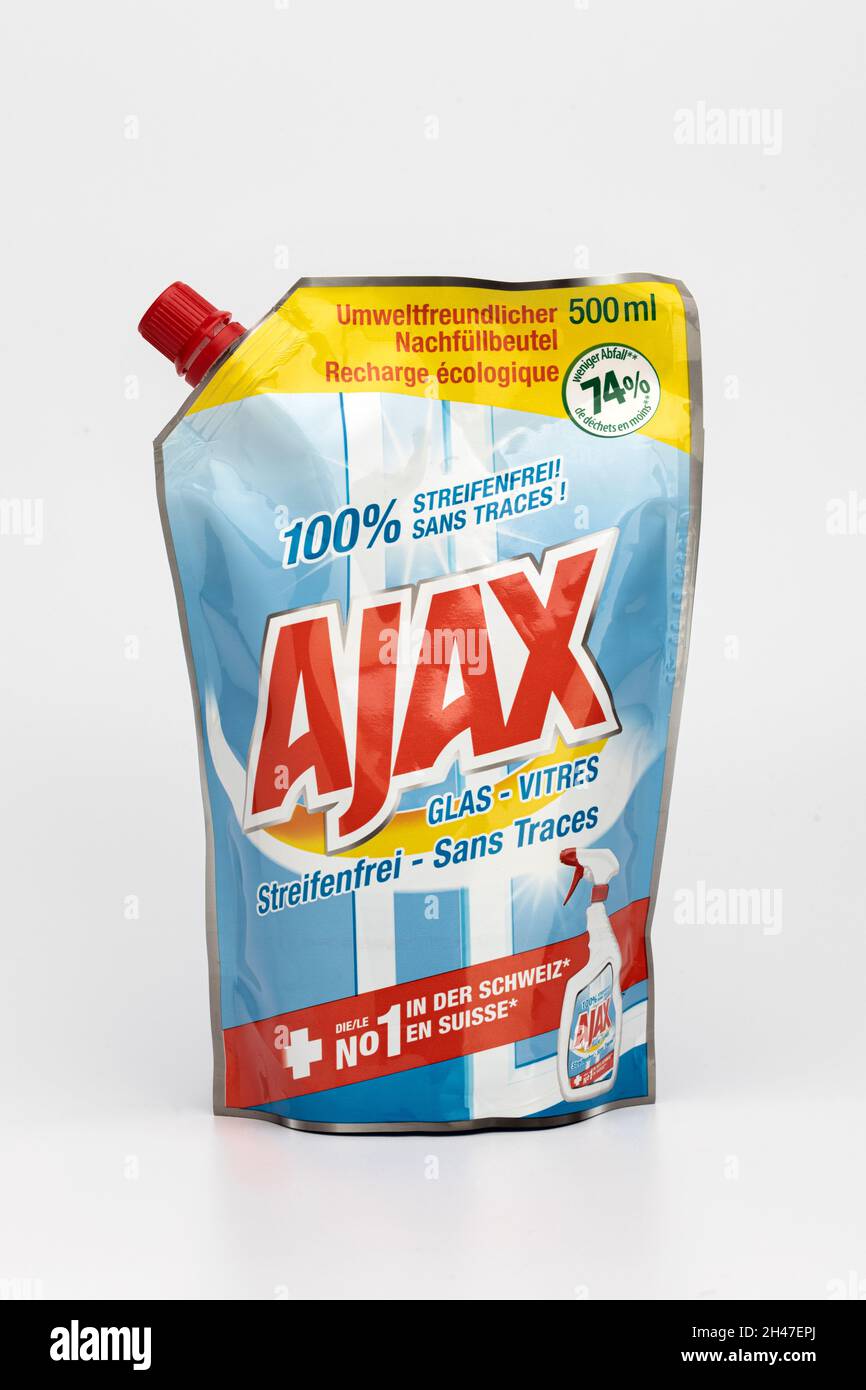 Una ricarica di detergente per vetri Ajax dalla Svizzera. Foto Stock