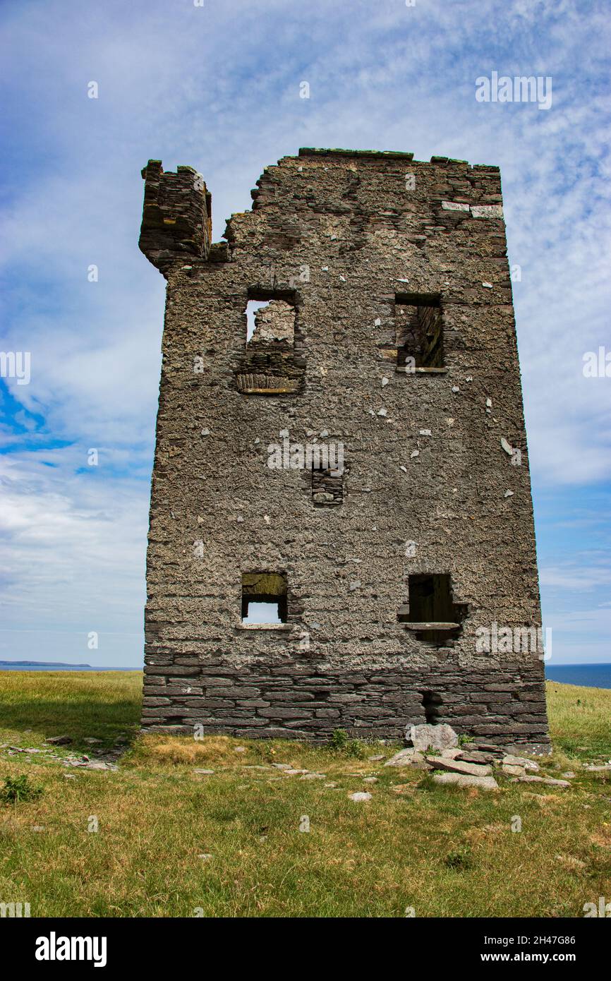 Travara Signal Tower, una di una serie di torri di avvistamento costruite intorno all'Irlanda all'inizio dell'Ottocento per avvisare di una possibile invasione napoleonica. Foto Stock