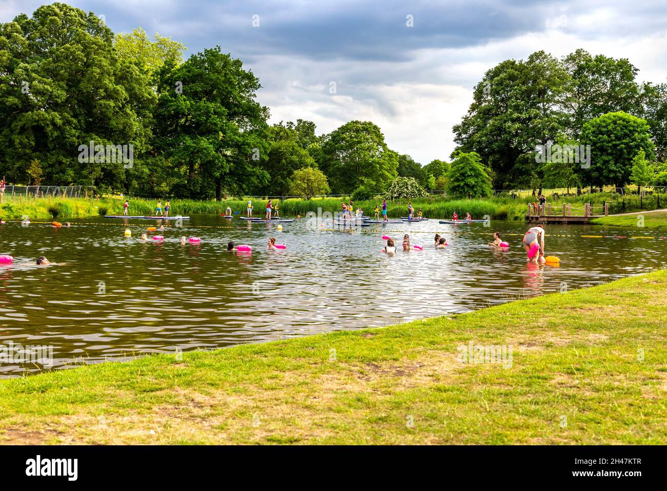 Beckenham Place Park, lago balneabile, Londra, Regno Unito Foto Stock