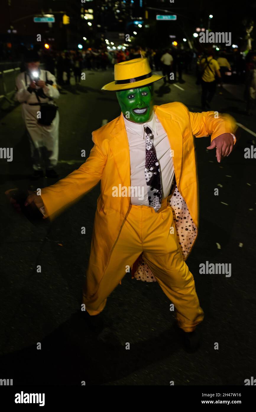 New York City, USA - 31 Ottobre 2021. La parata annuale di Halloween di Greenwich Village è tornata nel 2021 dopo la sospensione di un anno a causa del reastric COVID Foto Stock