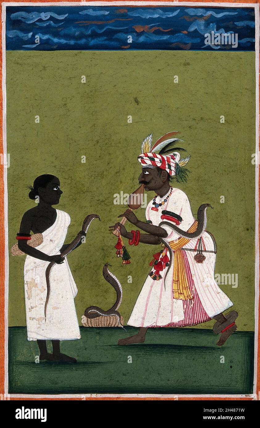 Un incantatore di serpenti con tre serpenti e un assistente. Disegno gouache. Foto Stock