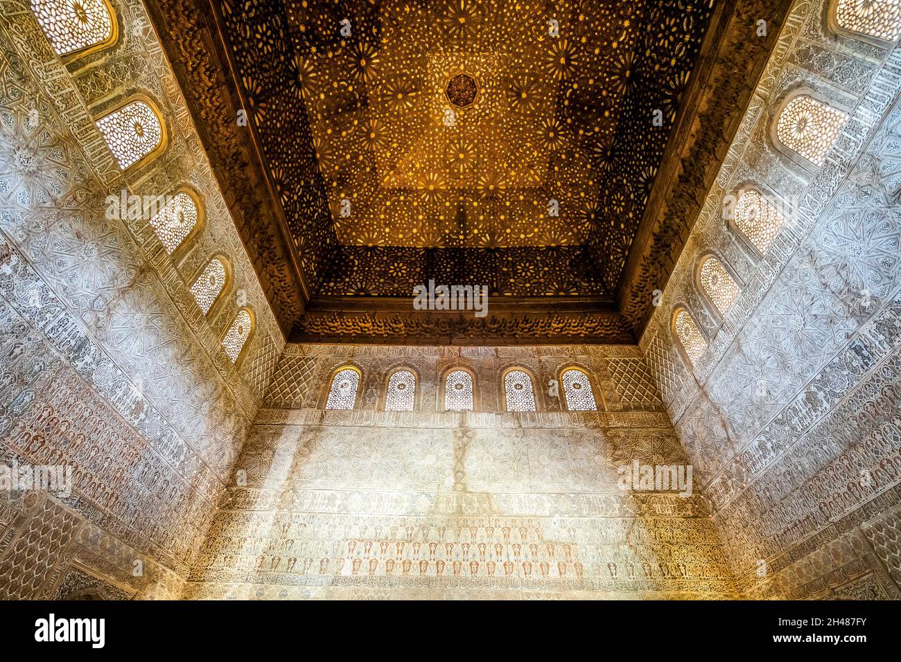 Interni arabi del complesso del palazzo Nasrid dell'Alhambra a Granada, Andalusia, Spagna Foto Stock