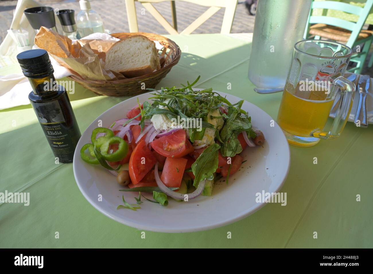 Griechischer Salat, Ristorante Chania, Kreta, Griechenland Foto Stock