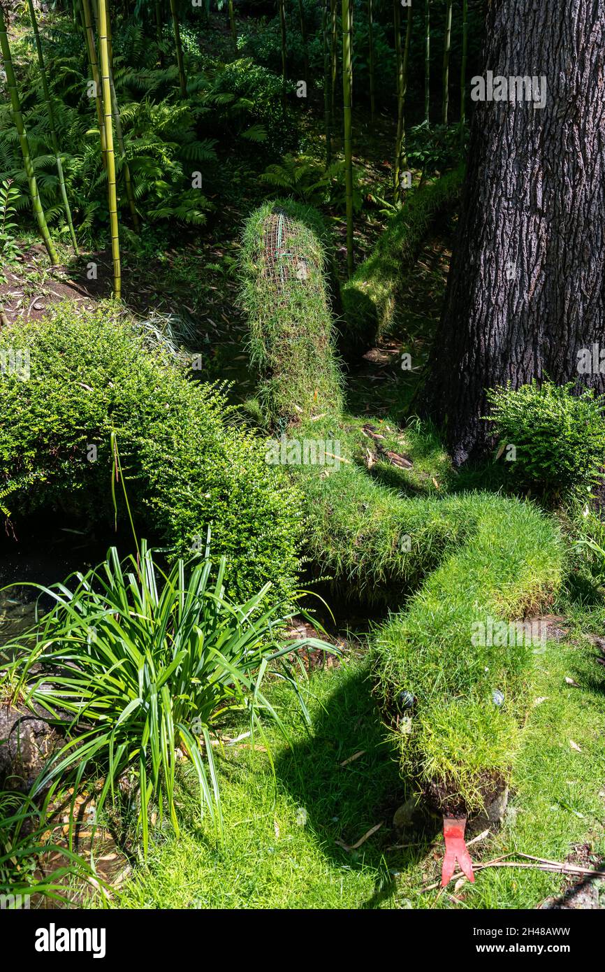 Giardino ornamentale lungo la passeggiata Gilf di Merano, Italia Foto Stock