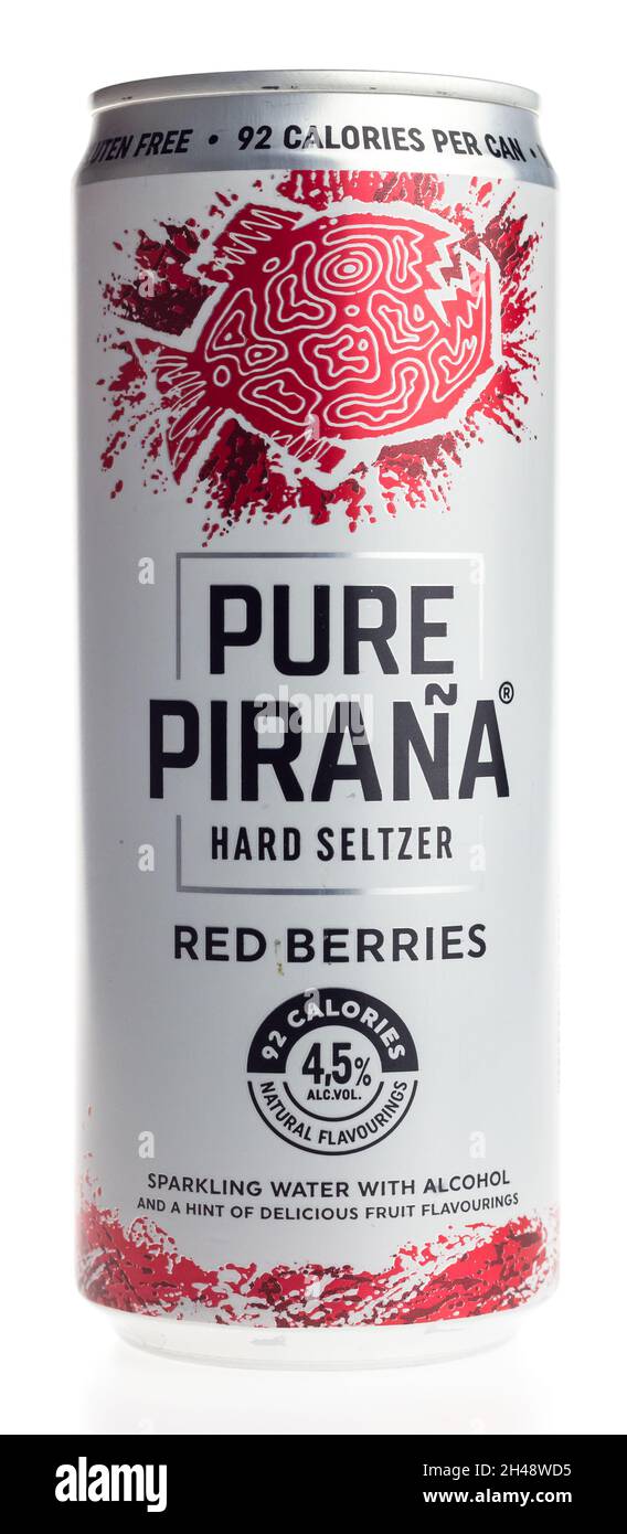 Lattina di puro Pirana Seltzer Hard berries bere isolato su uno sfondo bianco Foto Stock