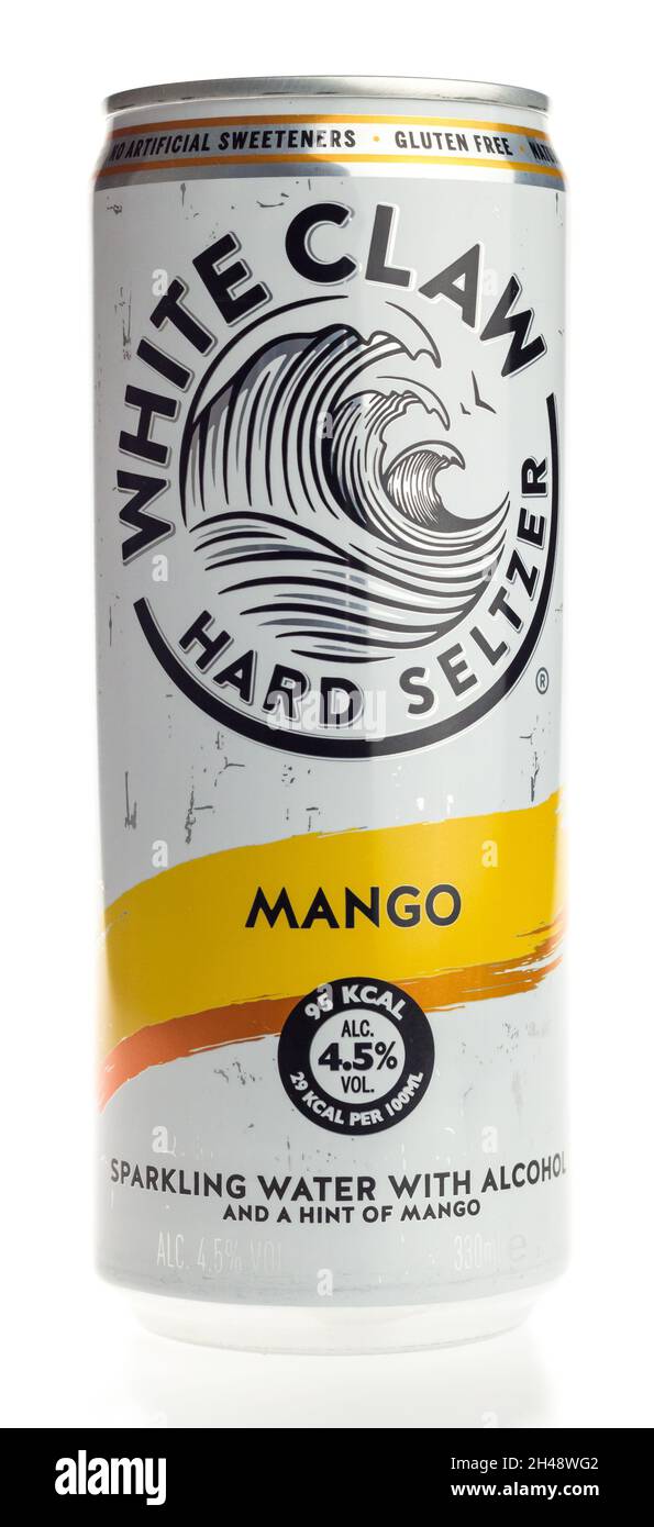 Lattina di Claw bianco Seltzer Mango bevanda isolata su sfondo bianco Foto Stock