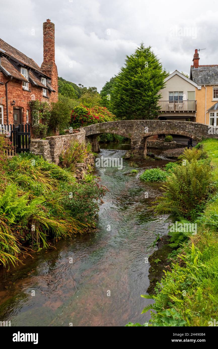 Cottage e Bridge a Allerford, Somerset, Regno Unito Foto Stock
