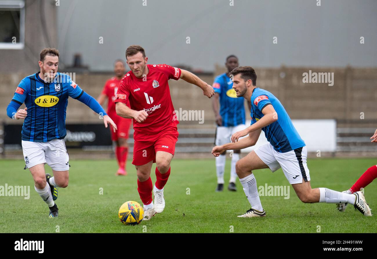 Harrow Borough George Moore durante la partita Southern League Premier South tra Harrow Borough e Wimborne Town al Rogers Family Stadium di Londra, Inghilterra, il 23 ottobre 2021. Foto di Andrew Aleksiejczuk. Foto Stock