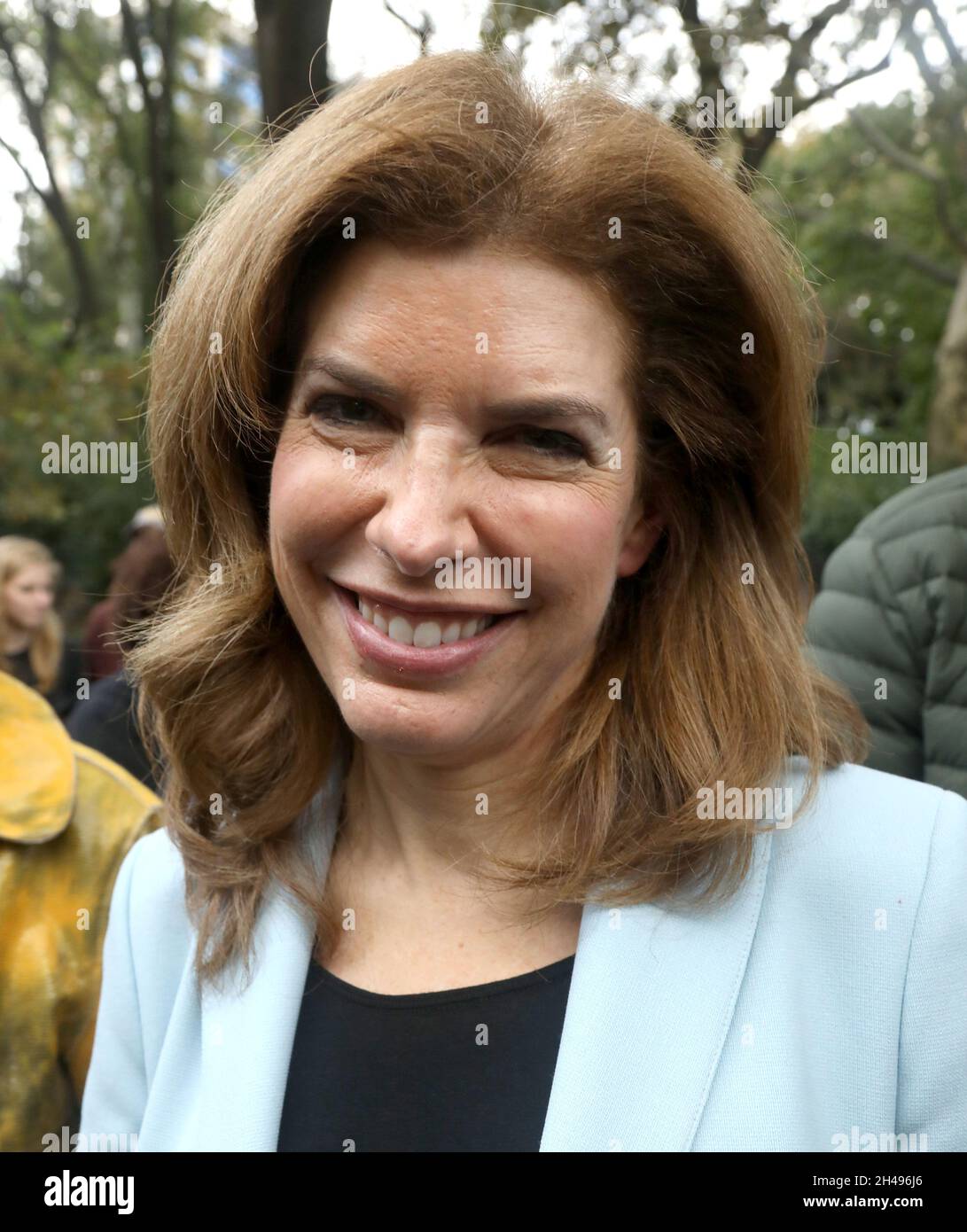 New York, New York, Stati Uniti. 31 ottobre 2021. IL candidato democratico del Consiglio comunale JULIE MENIN partecipa ad un raduno di campagna tenutosi al Parco Carl Schurz. (Credit Image: © Nancy Kaszerman/ZUMA Press Wire) Foto Stock