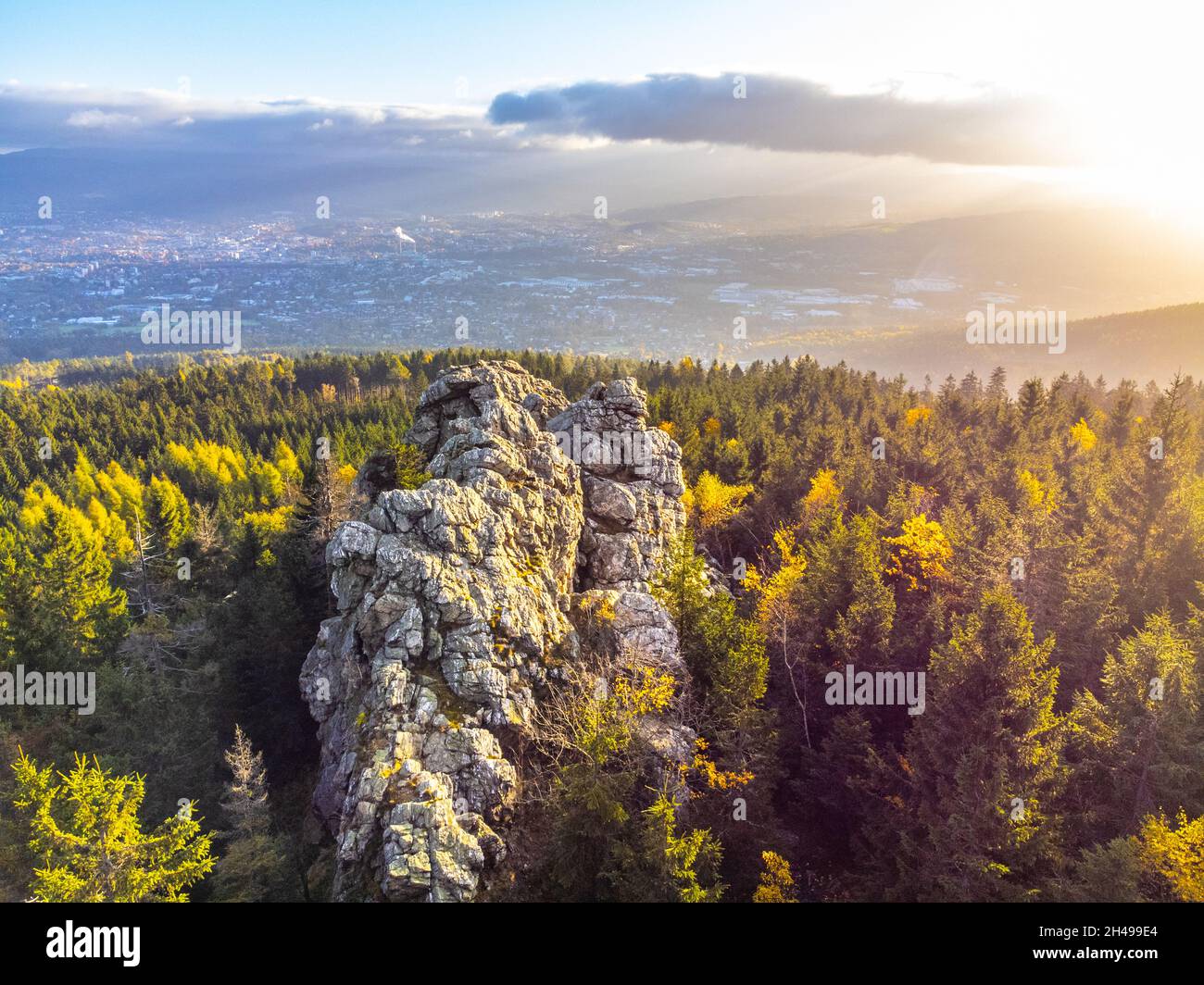Formazione rocciosa al tramonto del mattino dall'alto Foto Stock
