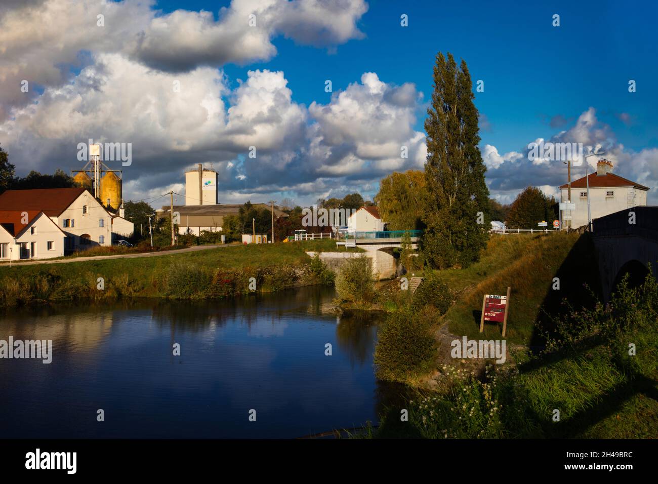 Il primo blocco sul Canal du Burgogne al largo del fiume Soane Foto Stock
