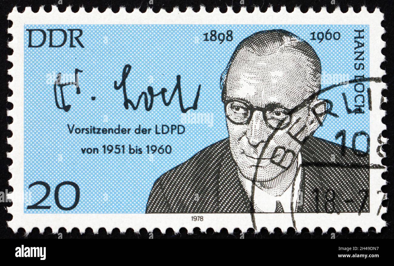 GERMANIA - CIRCA 1978: Un francobollo stampato in Germania mostra Hans Loch (1898-1960), è stato presidente del Partito democratico liberale della Germania, circa 1978 Foto Stock