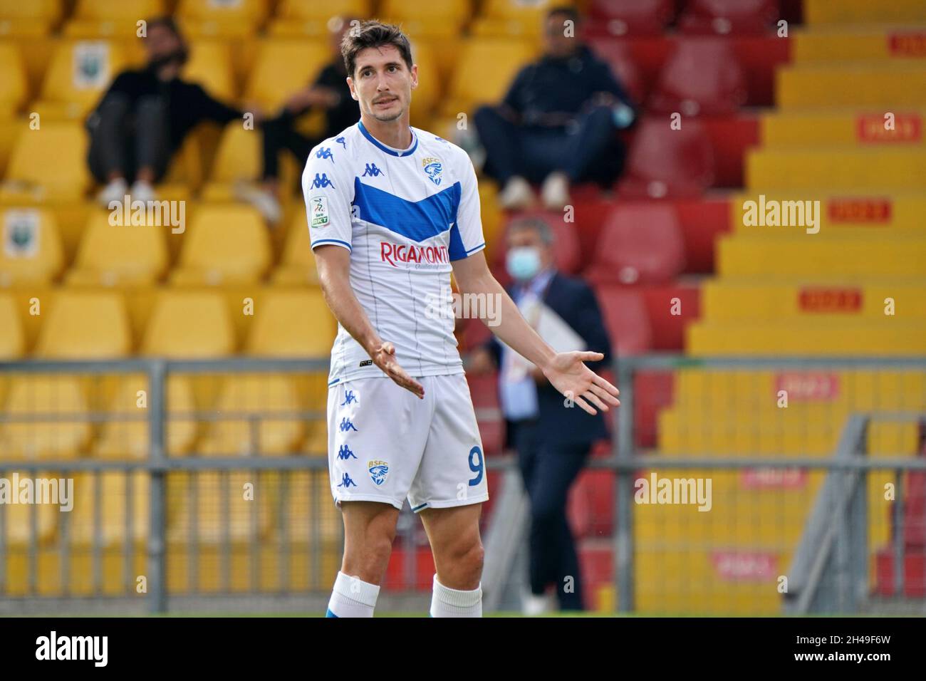 Benevento, Italia. 01 Novembre 2021. Stefano Moreo (Brescia Calcio) durante Benevento Calcio vs Brescia Calcio, Campionato Italiano di Calcio BKT a Benevento, Italia, Novembre 01 2021 credito: Agenzia indipendente Foto/Alamy Live News Foto Stock