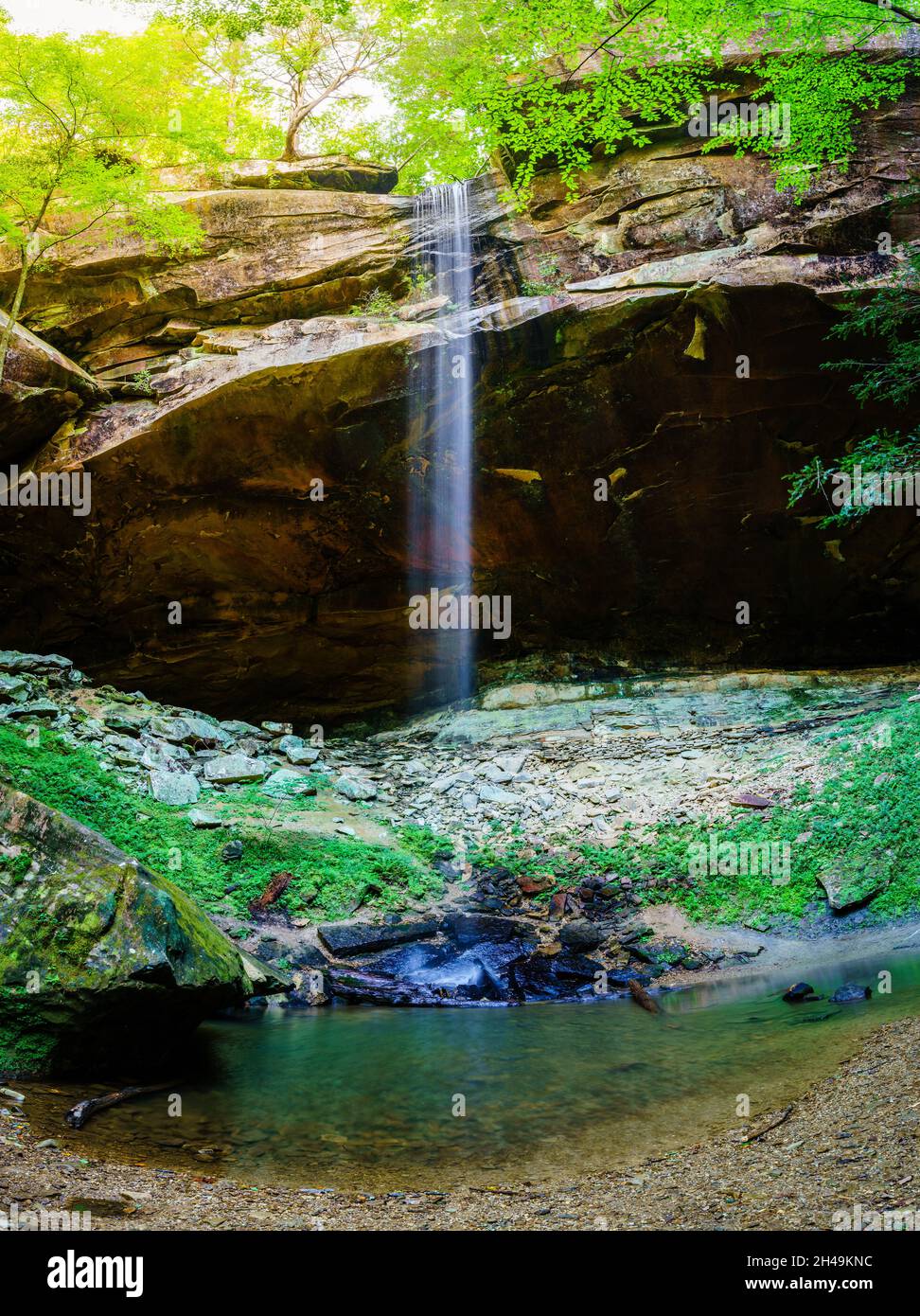 Immagine panoramica a lunga esposizione di Yahoo Falls nel Kentucky meridionale Foto Stock