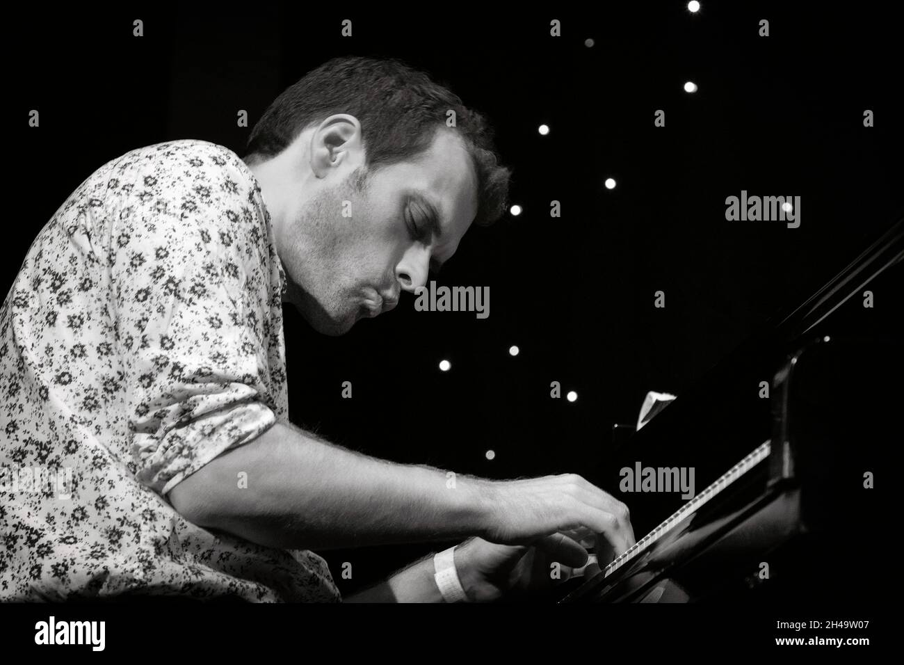 Andrew McCormack suona pianoforte con Jean Toussaint Allstar Sextet, Scarborough Jazz Festival 2021, Regno Unito Foto Stock