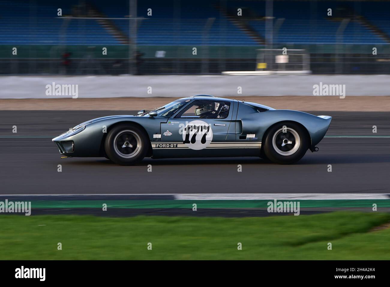 Bernado Hartogs, Ford GT40, Amon Cup per Ford GT40s, Motor Racing Legends, Silverstone, Towcester, Northamptonshire, Inghilterra, ottobre 2021. Foto Stock