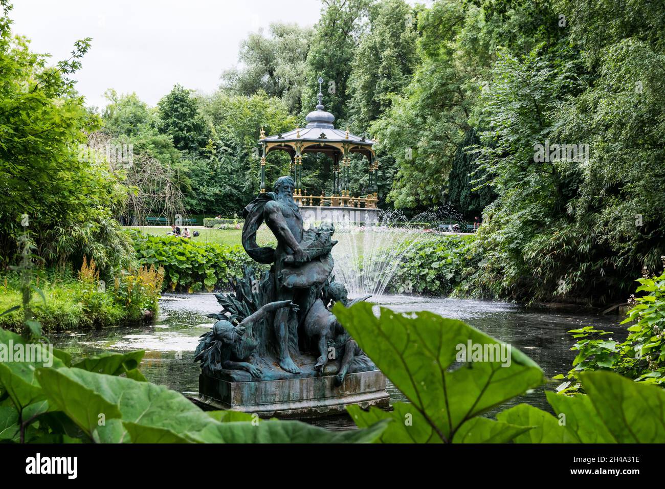 Il parco della Regina Atsrid a Bruges, in Belgio, in estate Foto Stock