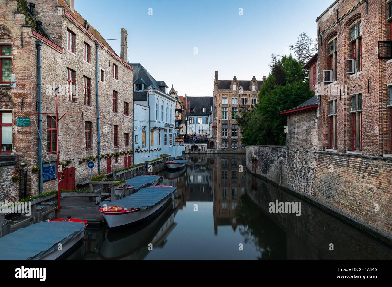 vista dei canali storici di Bruges Foto Stock