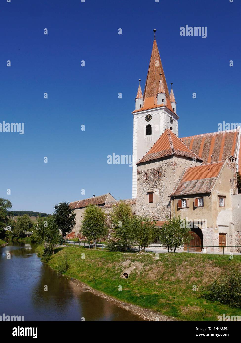 Chiesa fortificata cristiana, circondata da fossato, Transilvania, Romania Foto Stock