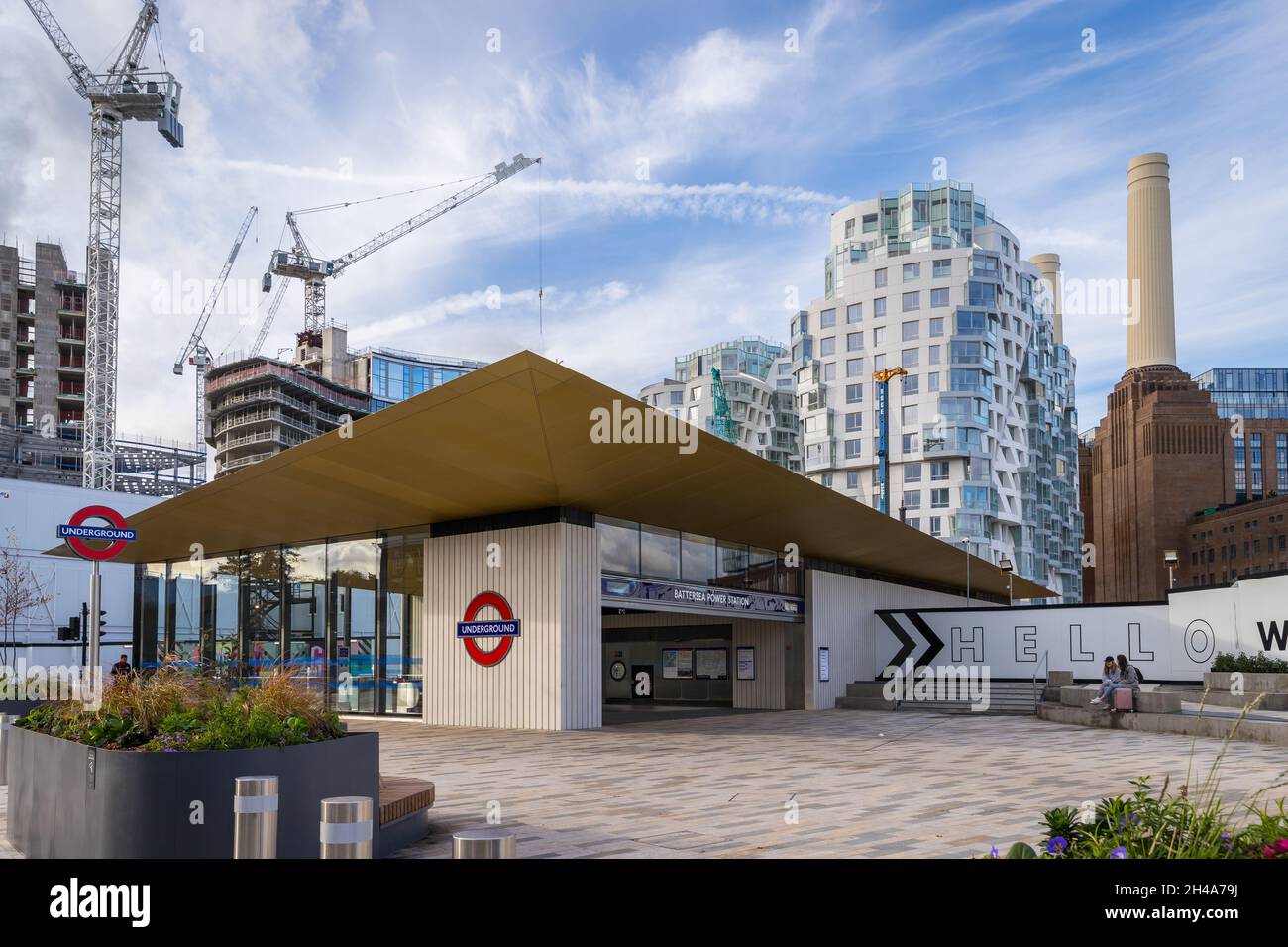 Nuovo cartello e stazione della metropolitana presso la centrale elettrica di Battersea Foto Stock