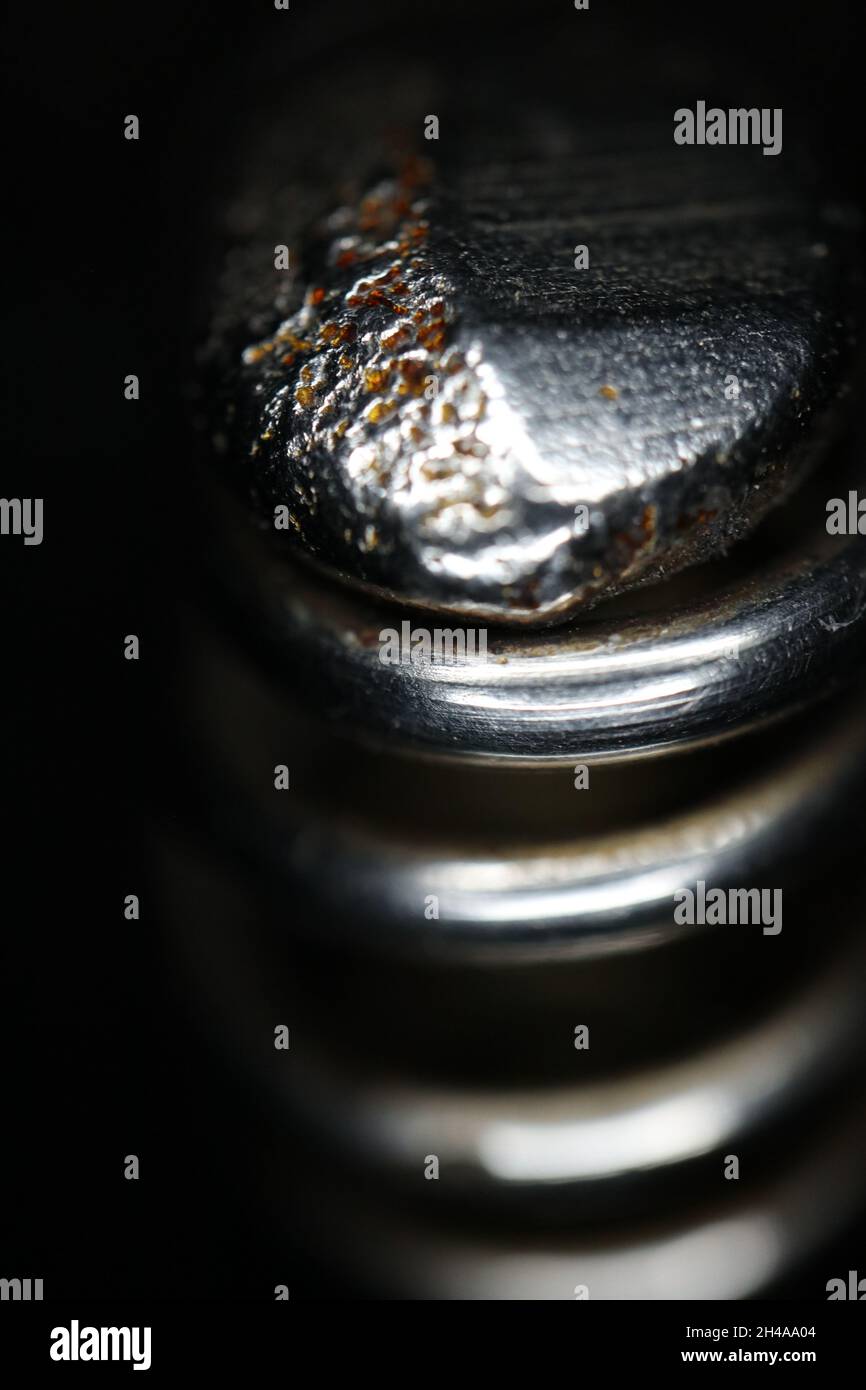 primi piani di piastre metalliche di terre rare Foto Stock