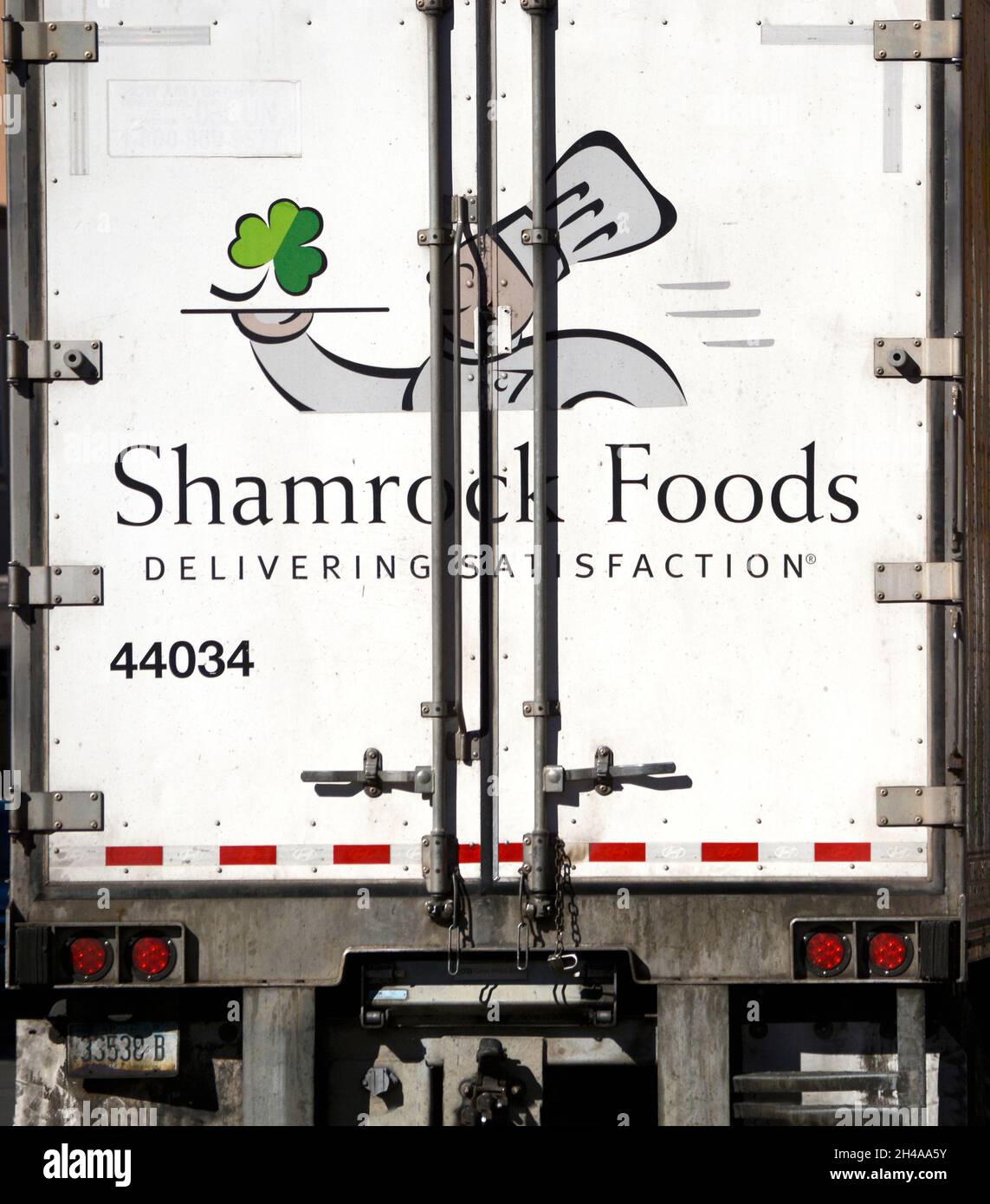 Un camion Shamrock Foods Company consegna prodotti e altri prodotti alimentari ai ristoranti di Santa Fe, New Mexico. Foto Stock