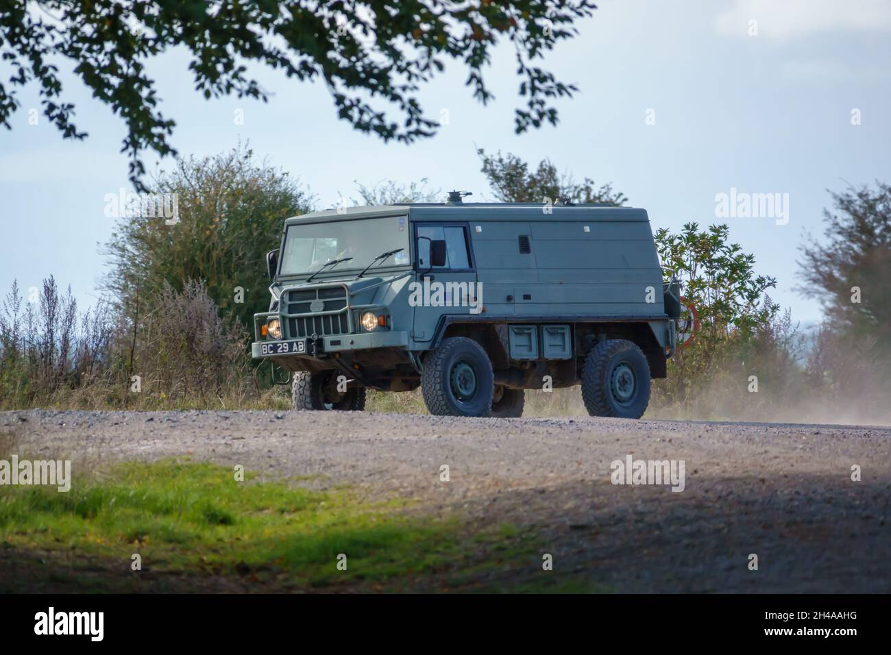 Un'armata britannica Steyr-Daimler-Puch - BAE Systems Pinzgauer veicolo utilitario fuoristrada 4x4 6WD a trazione integrale per un esercizio militare Foto Stock