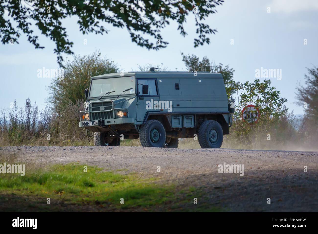 Un'armata britannica Steyr-Daimler-Puch - BAE Systems Pinzgauer veicolo utilitario fuoristrada 4x4 6WD a trazione integrale per un esercizio militare Foto Stock