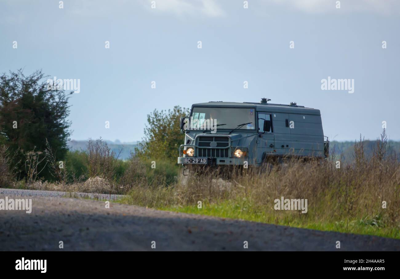 Un'armata britannica Steyr-Daimler-Puch - BAE Systems Pinzgauer veicolo utilitario fuoristrada 4x4 6WD a trazione integrale per un esercizio militare Foto Stock
