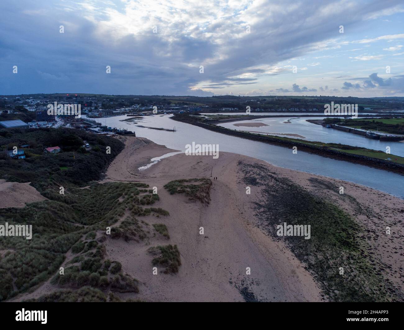 Vista aerea della spiaggia di Hayle fine ottobre 2021 a Cornovaglia, Inghilterra. Foto Stock