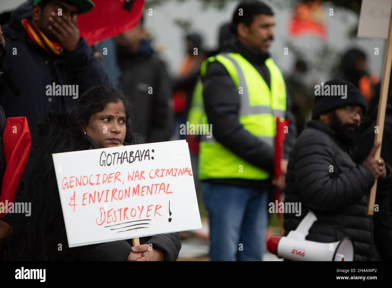 Glasgow, Regno Unito. Manifestazione dei Tamil dello Sri Lanka contro il presidente Gothabaya dello Sri Lanka, di fronte alla sede della 26a Conferenza delle Nazioni Unite sul cambiamento climatico, nota come COP26, a Glasgow, Regno Unito, il 1° novembre 2021. Foto: Jeremy Sutton-Hibbert/Alamy Live News. Foto Stock