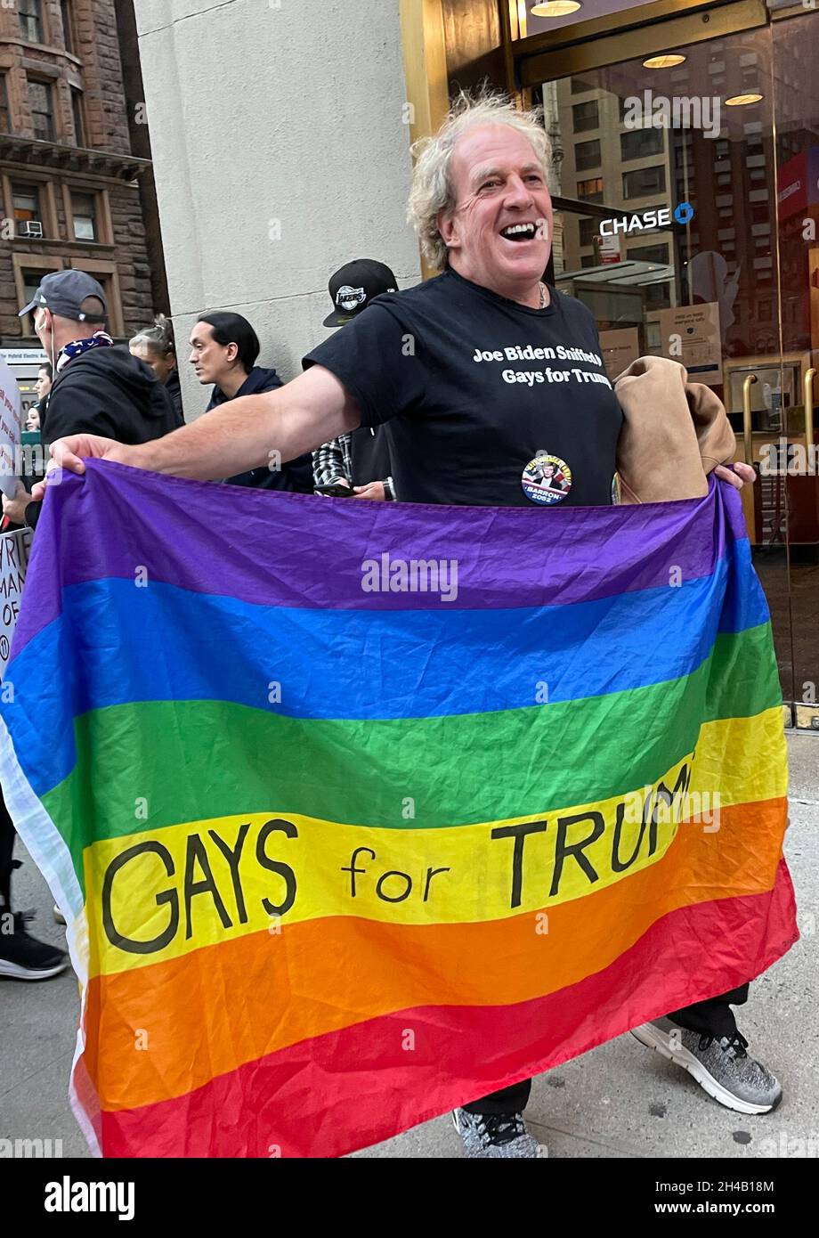 New York, NY, USA. 1 novembre 2021. Protesta sul mandato vaccinale alla Carnegie Hall di New York il 1° novembre 2021. Credit: Rainmaker Photo/Media Punch/Alamy Live News Foto Stock