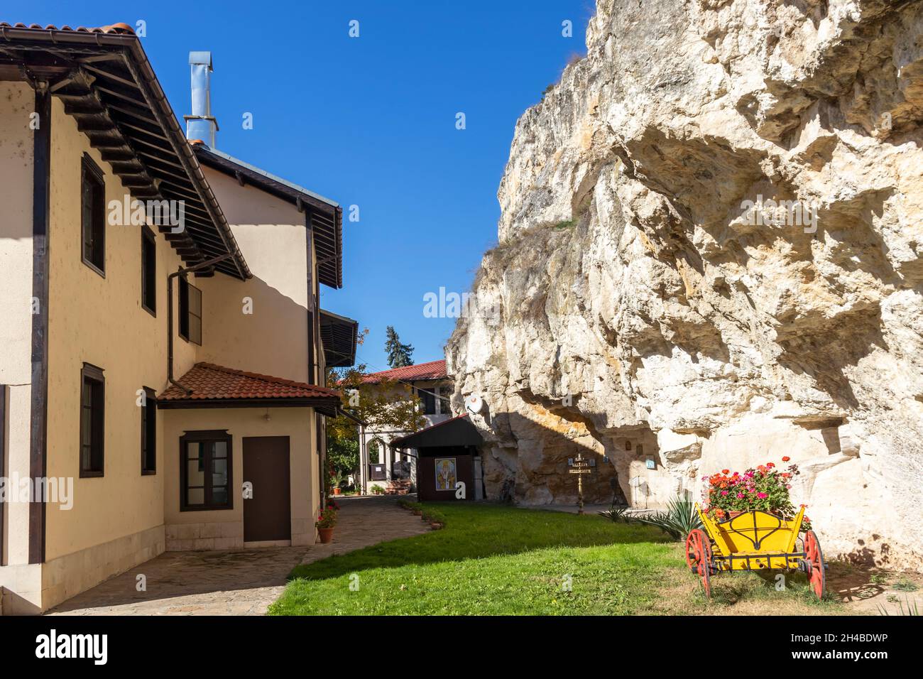 Monastero medievale di roccia di Basarbovo dedicato a San Dimitar Basarbowski, Ruse Regione, Bulgaria Foto Stock