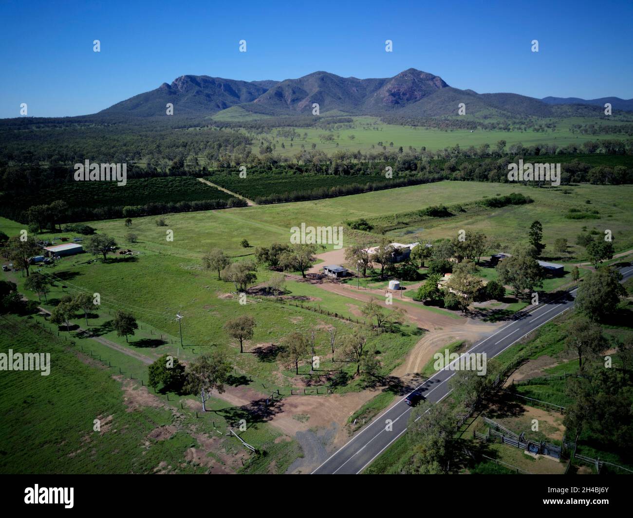 Antenna di paesaggio rurale con Mt Walsh vicino Biggenden Queensland Australia Foto Stock
