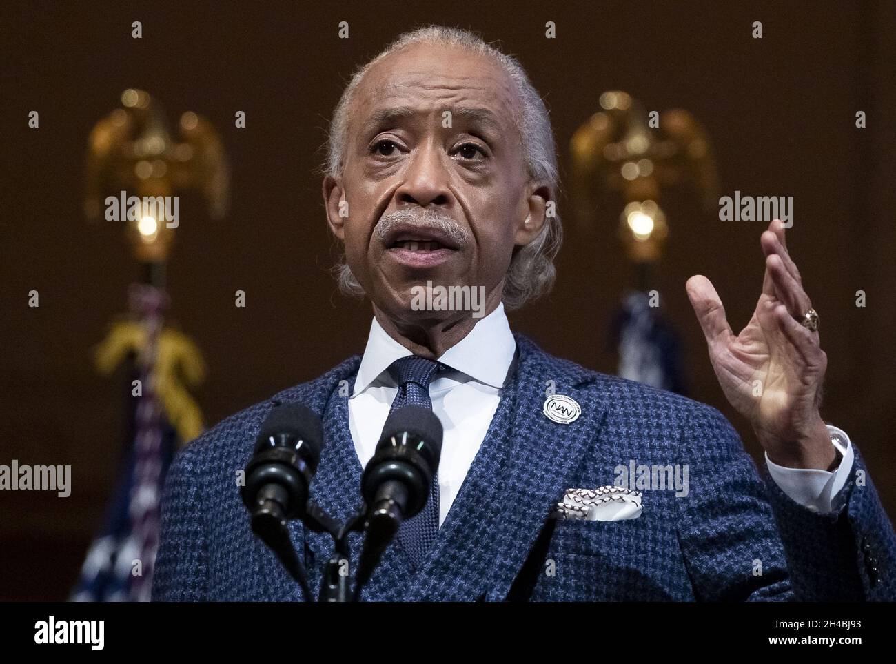 New York, Stati Uniti. 01 Novembre 2021. Il Rev. Al Sharpton parla all'inizio di un evento che segna il 30° anniversario della National Action Network, un'organizzazione che ha fondato, presso la Carnegie Hall di New York, New York, lunedì 1 novembre 2021. Foto di Justin Lane/UPI Credit: UPI/Alamy Live News Foto Stock