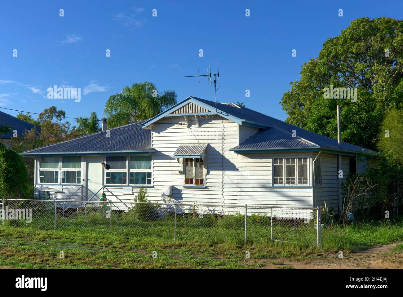 Casa residenziale che fa parte del paesaggio urbano su Meson Street Gayndah Queensland Australia Foto Stock