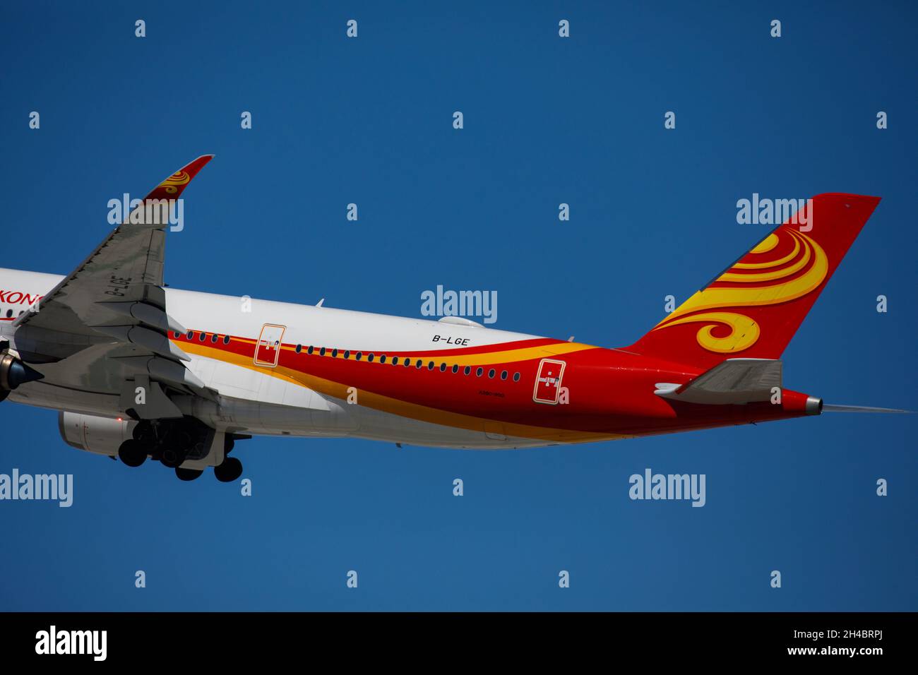 Los Angeles, California, Stati Uniti. 28 marzo 2019. Un Airbus se di Hong Kong Airlines A350-900 (registrazione B-LGE) parte dall'aeroporto internazionale di Los Angeles (LAX) giovedì 28 marzo 2019 a Los Angeles, California © 2019 Patrick T. Fallon (Credit Image: © Patrick Fallon/ZUMA Press Wire) Foto Stock
