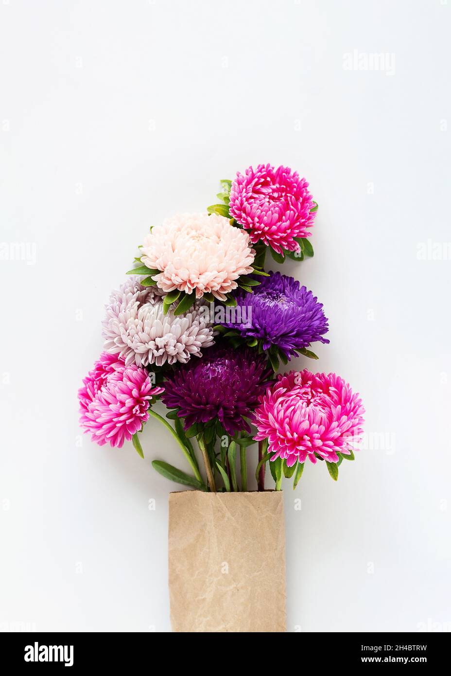 Bouquet colorato di fiori di Asterri in carta artigianale. Foto Stock
