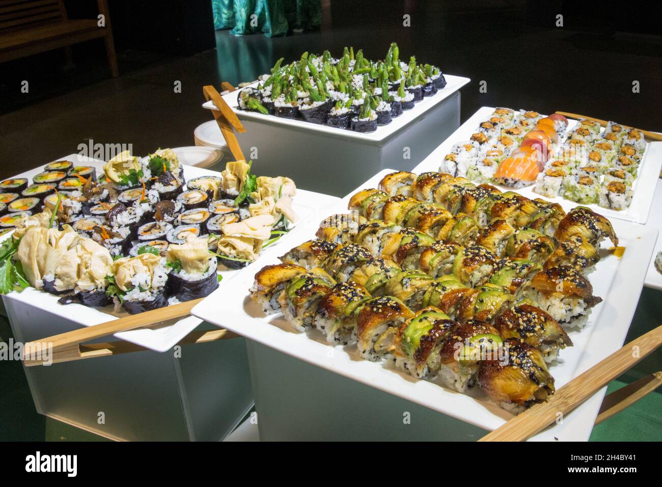 Sushi assortito a cena a buffet in occasione di un evento. Foto Stock