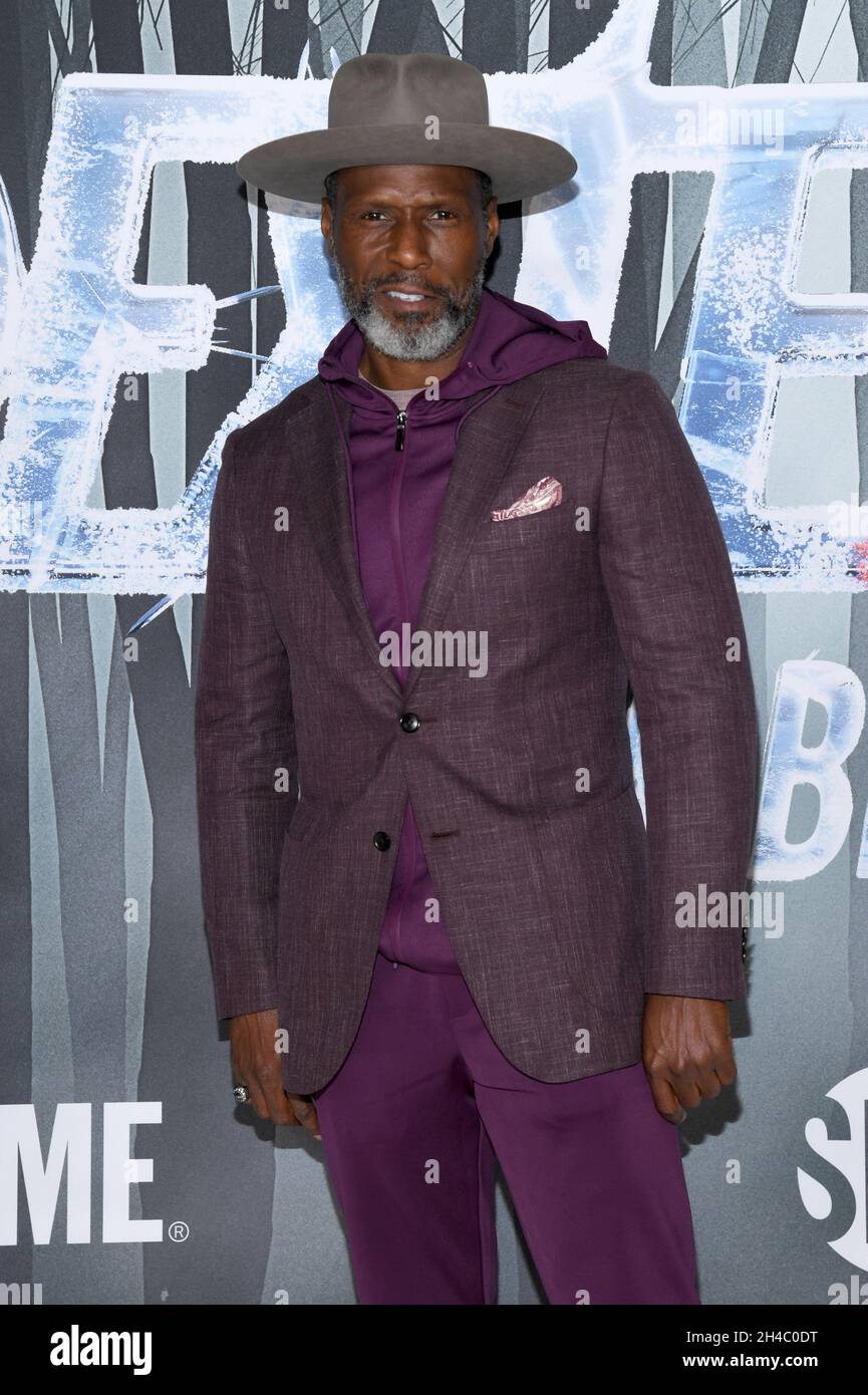 New York, Stati Uniti. 01 Novembre 2021. Curtiss Cook partecipa alla prima mondiale della serie 'Dexter: New Blood' ad Alice Tully Hall, Lincoln Center, New York, NY, 1 novembre, 2021. (Foto di Anthony Behar/Sipa USA) Credit: Sipa USA/Alamy Live News Foto Stock