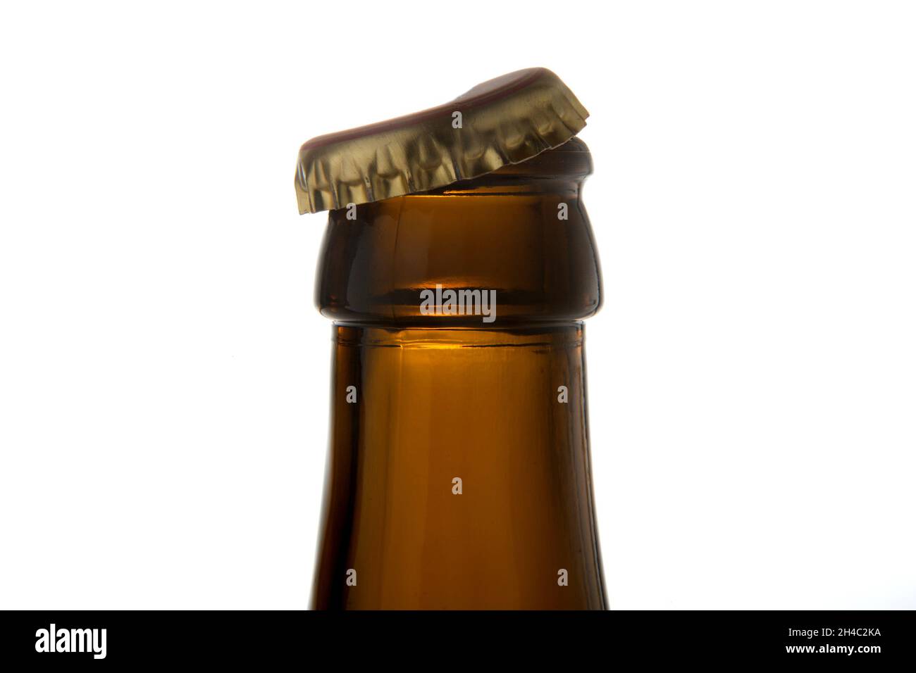 una bottiglia di birra di vetro con il coperchio aperto Foto Stock