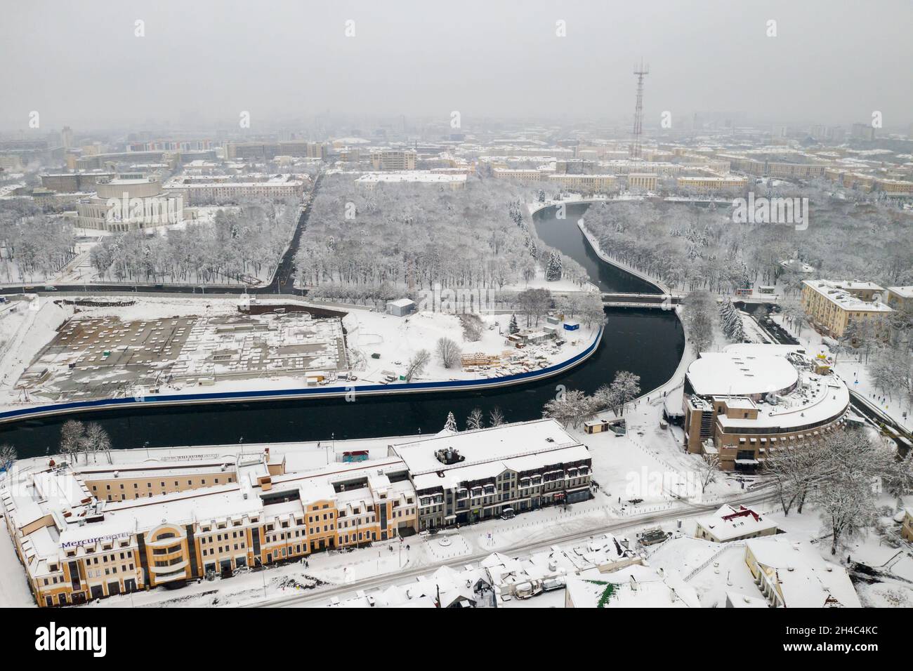 Centro città di Minsk innevato da un'altezza. La città alta. Bielorussia. Foto Stock