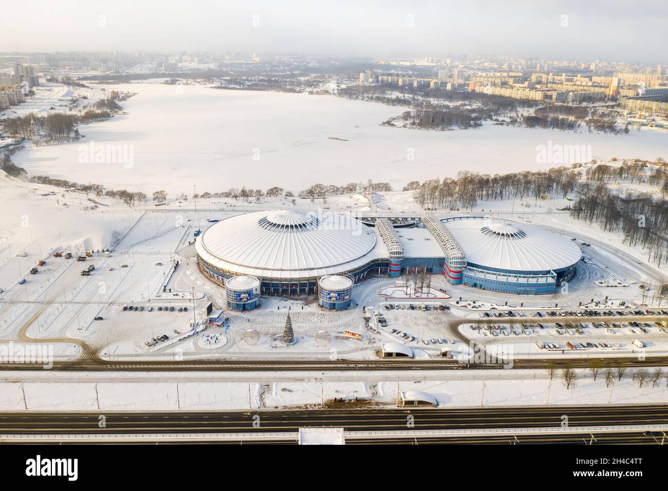 Gennaio 16, 2021.complesso moderno dell'istituzione culturale e sportiva statale Chizhovka-Arena a Minsk. Bielorussia. Foto Stock