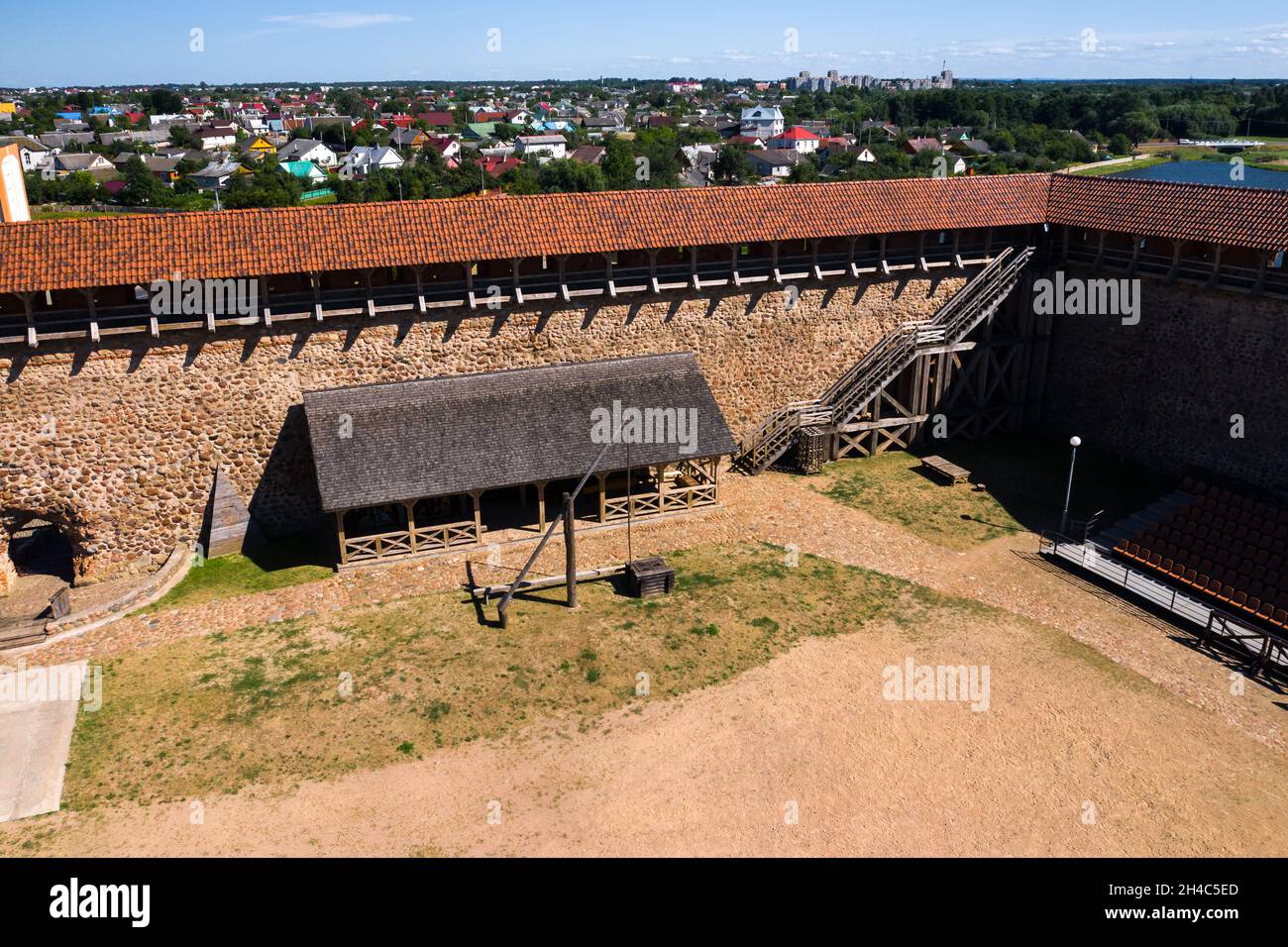 Vista dall'alto del castello medievale di Lida a Lida. Bielorussia. Castelli d'Europa. Foto Stock